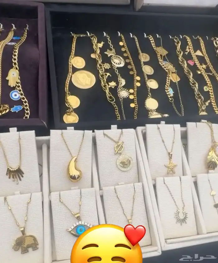 إطلالات ذهبيه عصريه بسعر خيال 38