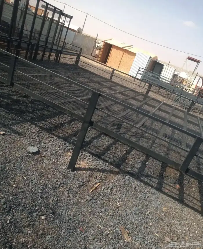 دكات حديد ومضلات ابل وغرف خشب وخيم 5