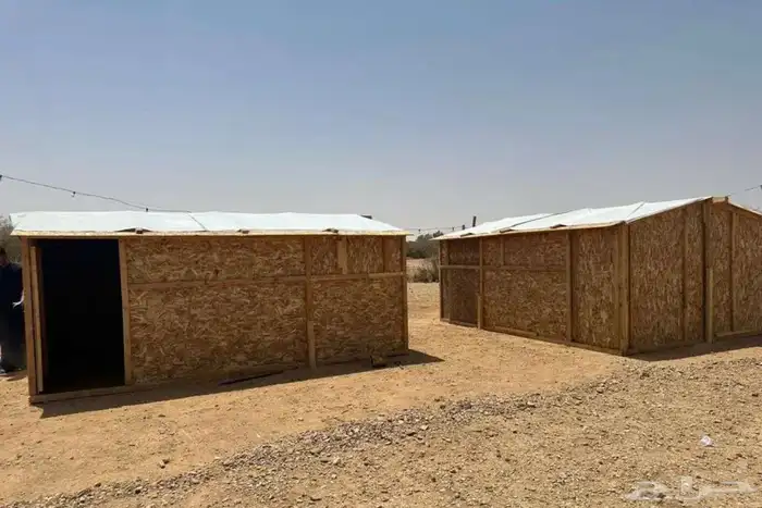 دكات حديد ومضلات ابل وغرف خشب وخيم 4