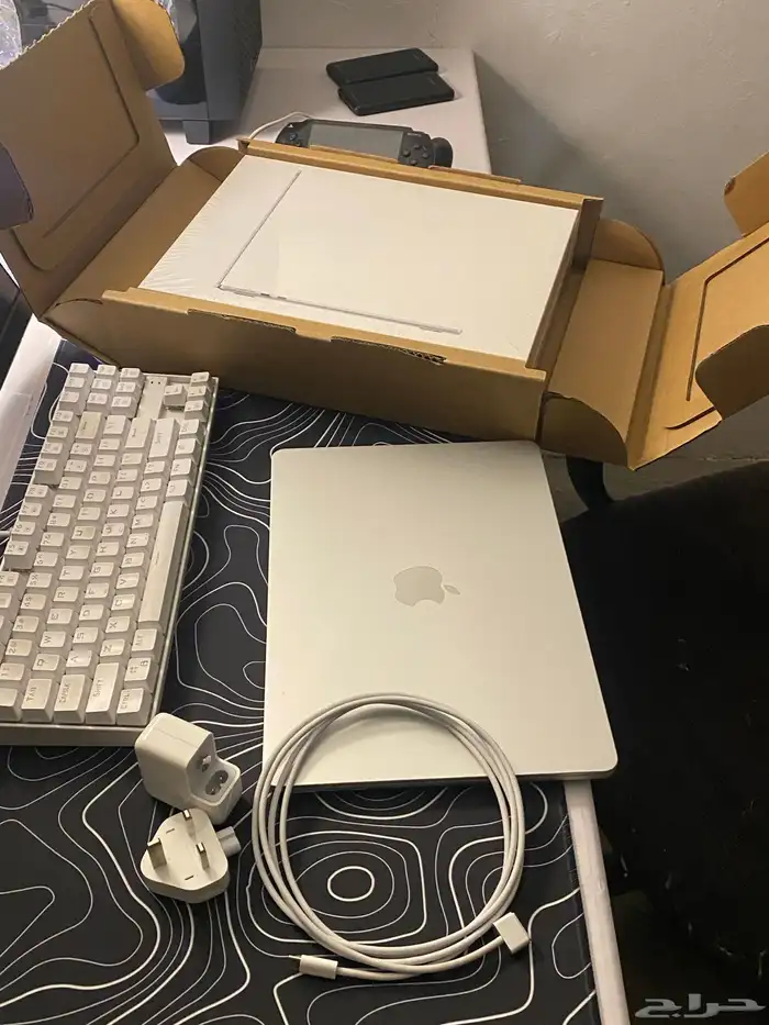 للبيع ماك بوك اير Macbook air m2 2022 -نظيفة جدا كالجدبد 6
