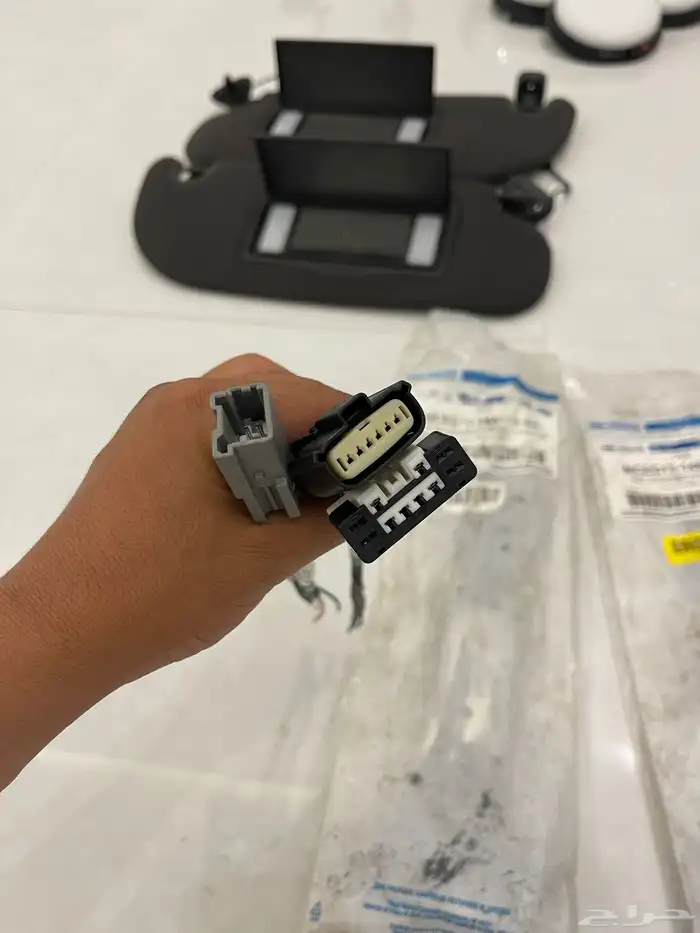 كشافات بوليسية ولمبات سقف واستاند وشماسيات نااادرة 10