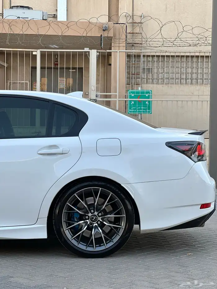للبيع لكزس GSF.V8 موديل 2016 بدي بلد 4