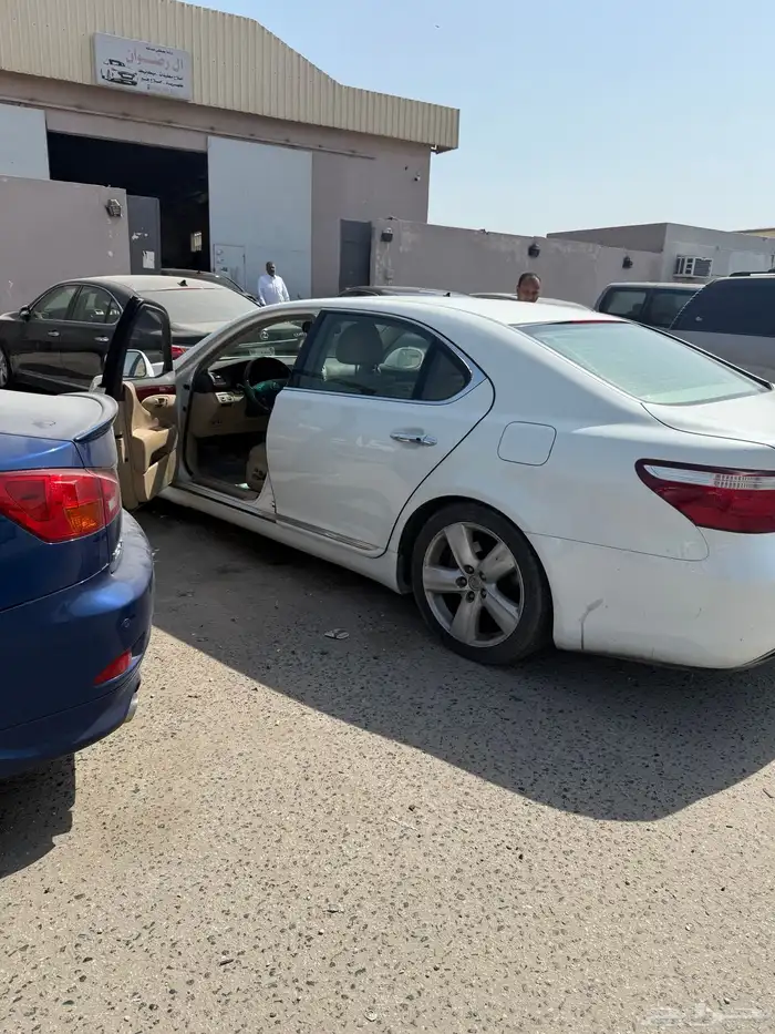 تشليح قطع غيار لكزس VIP خليجي 3