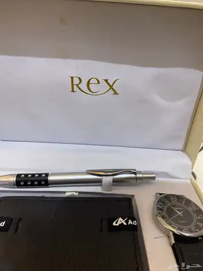 ساعه جديده ونظيفه من rex ومعها بوك وقلم 2