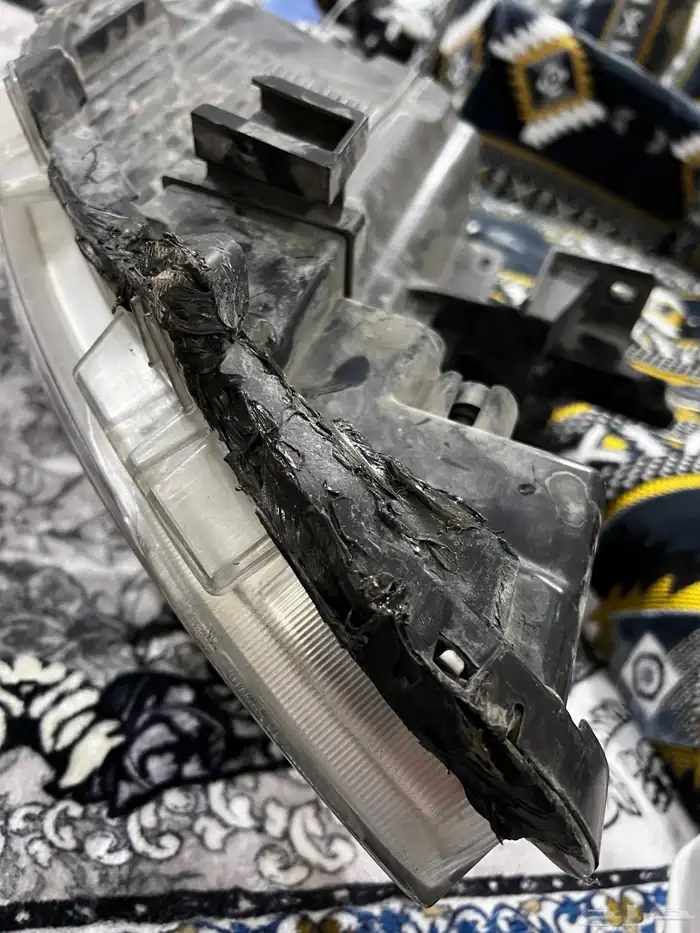 شمعات نيسان صني يسار اصلي مستخدم 2