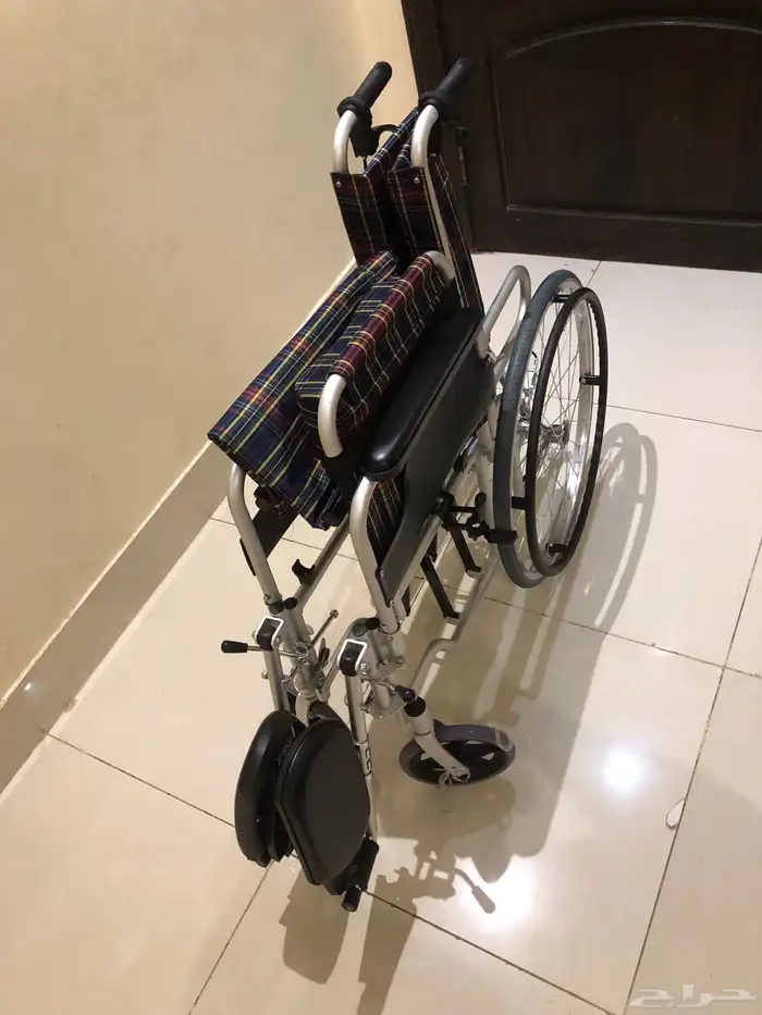 كراسي متحركة شبه جديدة ونظيفة جدا 5