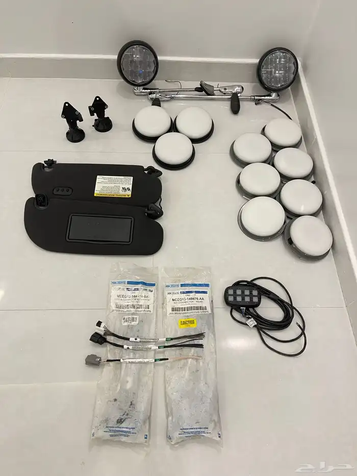 كشافات بوليسية ولمبات سقف واستاند وشماسيات نااادرة 0