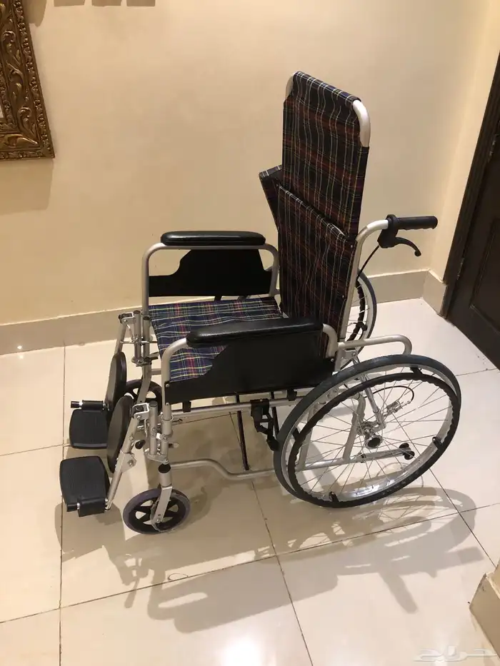 كراسي متحركة شبه جديدة ونظيفة جدا 0