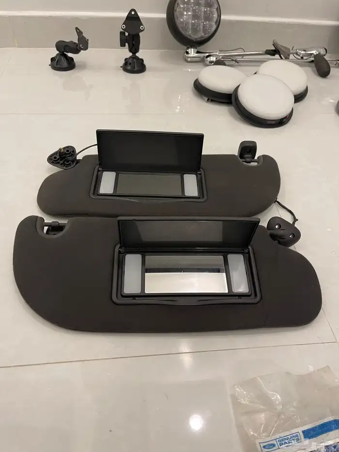 كشافات بوليسية ولمبات سقف واستاند وشماسيات نااادرة 7