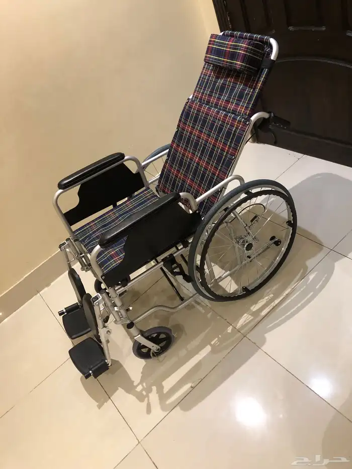 كراسي متحركة شبه جديدة ونظيفة جدا 3