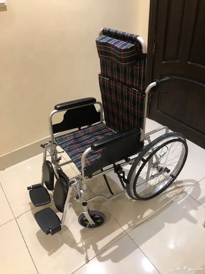 كراسي متحركة شبه جديدة ونظيفة جدا 2