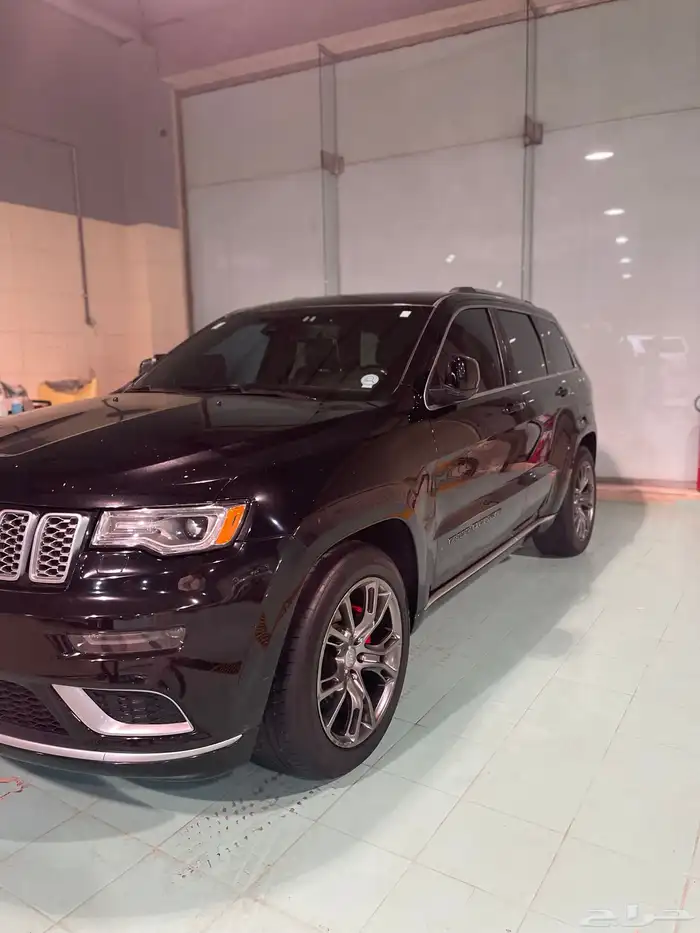 جيب شيروكي ساميت 2020 كندي 1