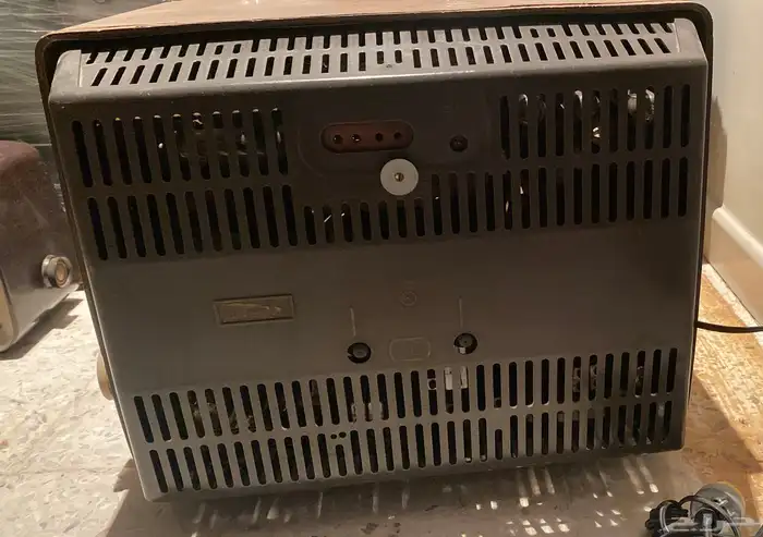 تلفزيون قديم جدا خشب ماركة فيلبس philips 4