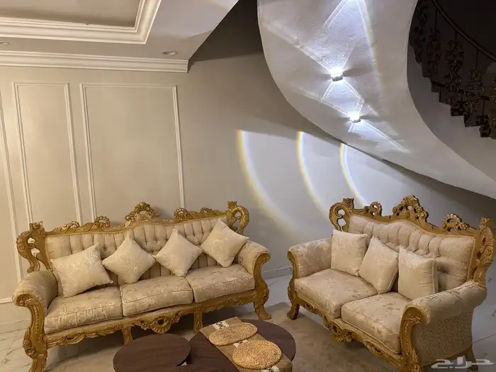 كنب تركي ملكي عدد 6 نظيف جدا قليل الاستخدام 0