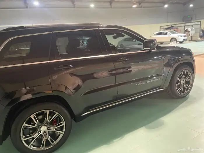 جيب شيروكي ساميت 2020 كندي 2