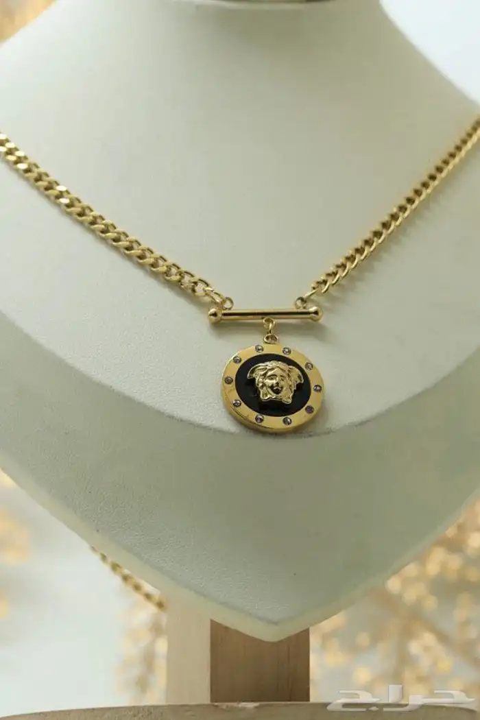 إطلالات ذهبيه عصريه بسعر خيال 63