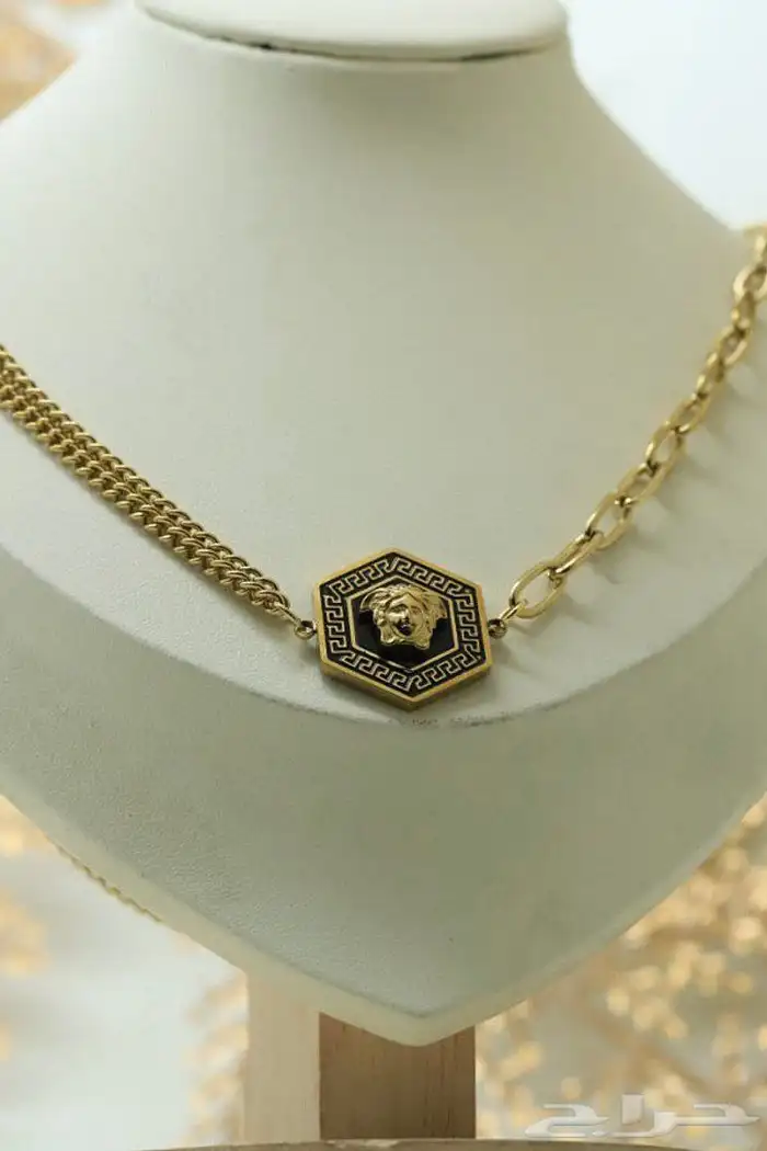 إطلالات ذهبيه عصريه بسعر خيال 65