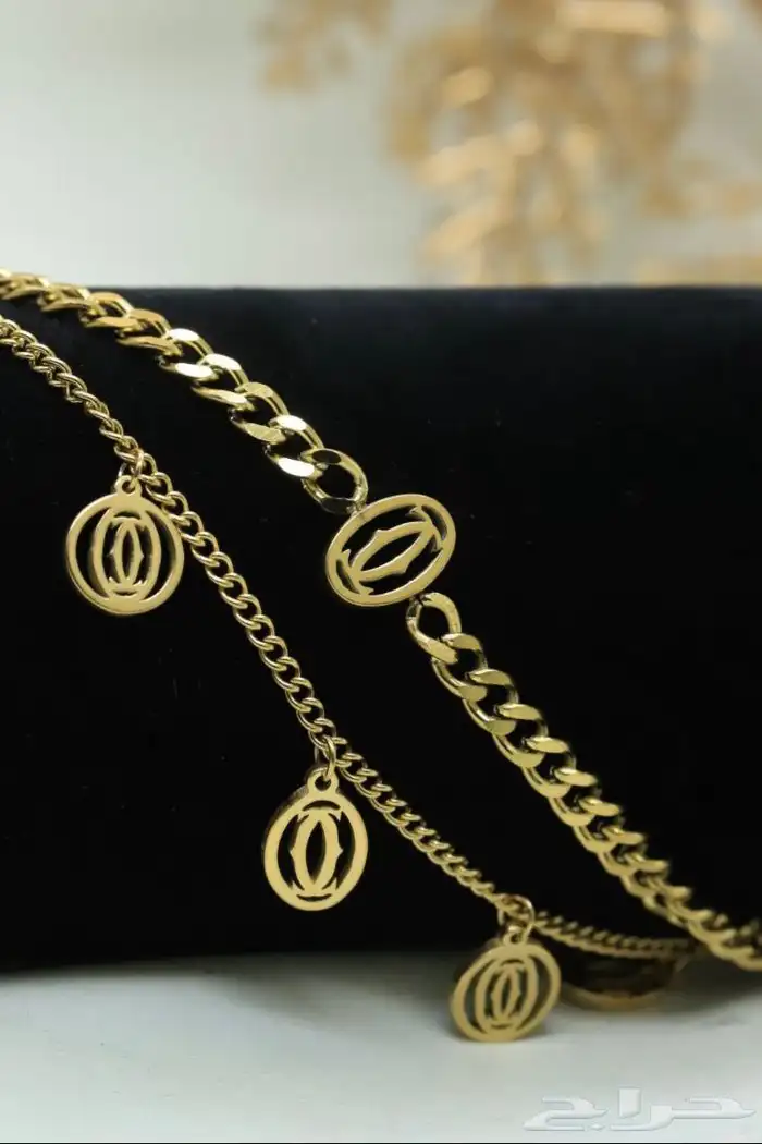 إطلالات ذهبيه عصريه بسعر خيال 74