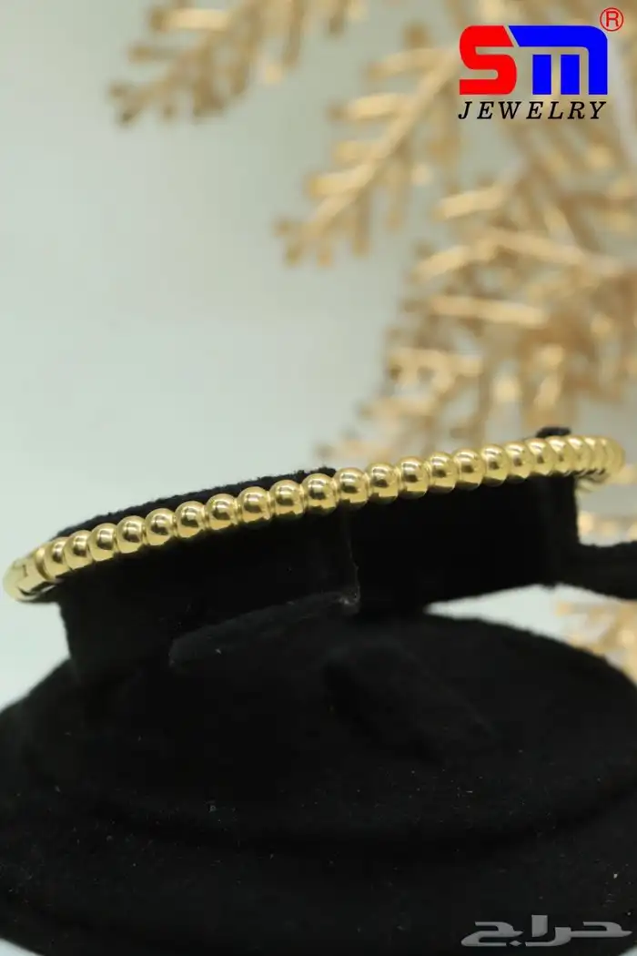 إطلالات ذهبيه عصريه بسعر خيال 52
