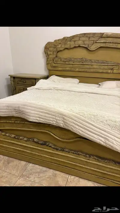 غرفة خشب اصبي سرير كبير ودولاب وتسريحه كبيرات وثنين كمدينه 0