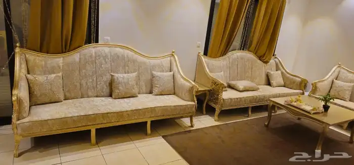 للبيع كنب و طاوله طعام مع كامل الاثاث الموجود بالصوره 1