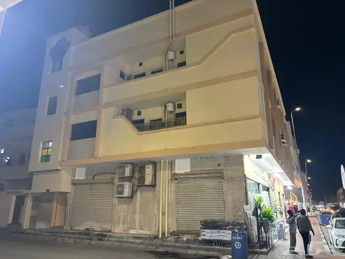 للبيع عمارة تجارية في سوق راس تنورة رحيمه 6