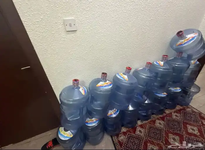 10 قوارير موية منها 0