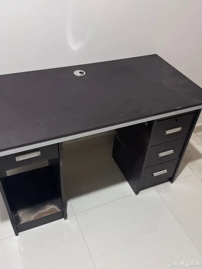 طاولة مكتبة 1