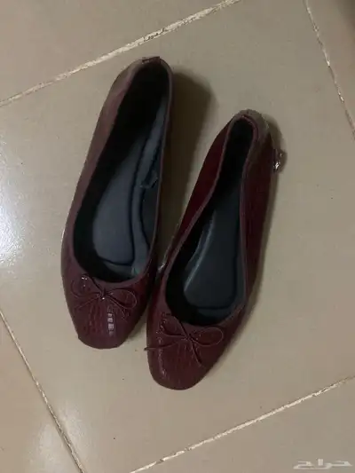 جزمه نسائيه لون عنابي مقاس40 0
