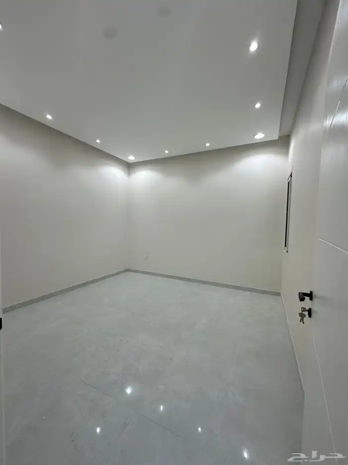 شقه فاخره للبيع بضاحية الجبيل 1