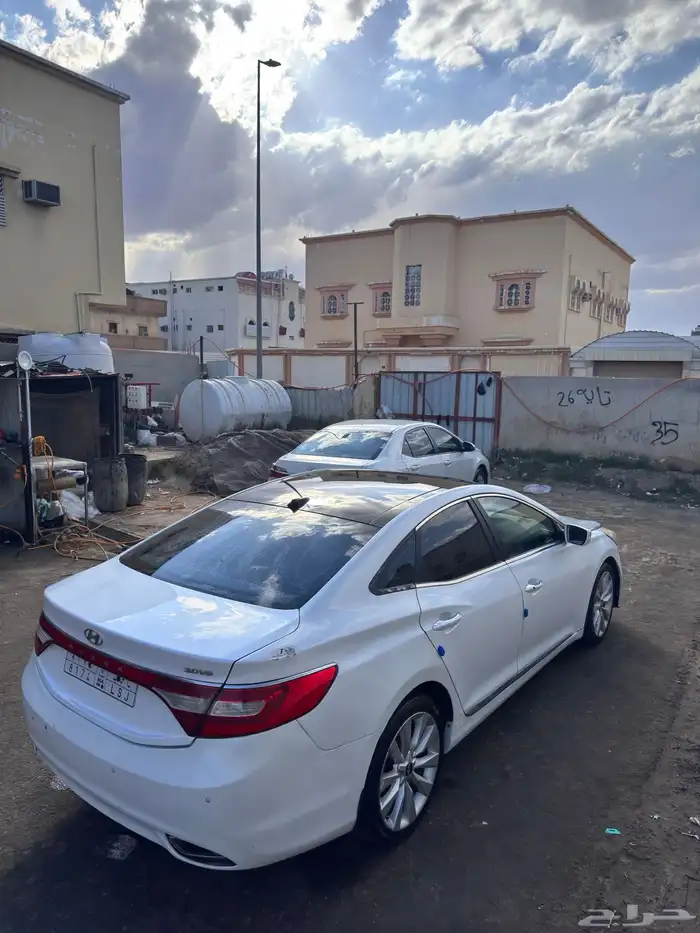 للبيع سيارا أزيرا موديل 2015 فل كامل 2