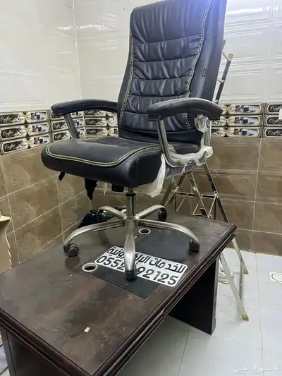 يوجد لدينا 2كراسي جديده ويوجد مكتب مع كرسي دوار جديد 0