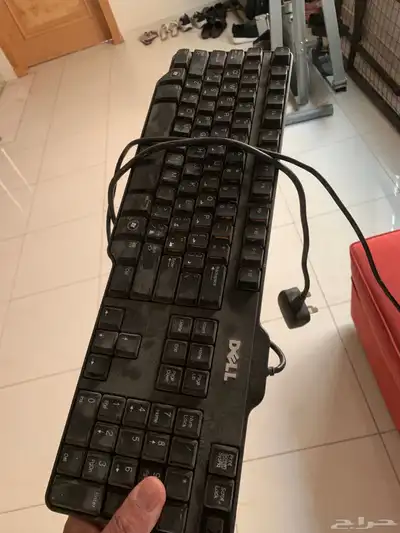 جهاز كمبيوتر ولوحة مفاتيحه وطابعه 0