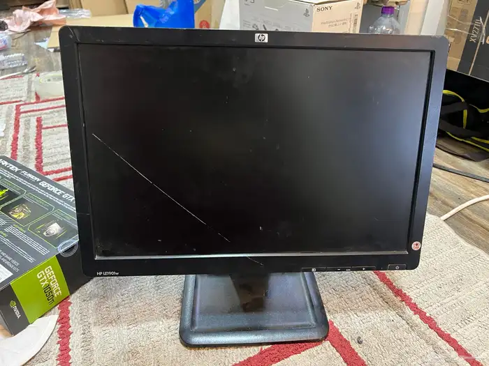 شاشة HP 19 بوصه للبيع باي سعر 1