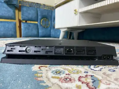 بلاستيشن 4نظيف قير واحد أسلاكه كلها معه شريط قراند 0