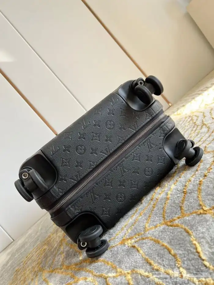 شنطة سفر لويس فيتون 55 سم داخل الطائره LOUIS VUITTON 7