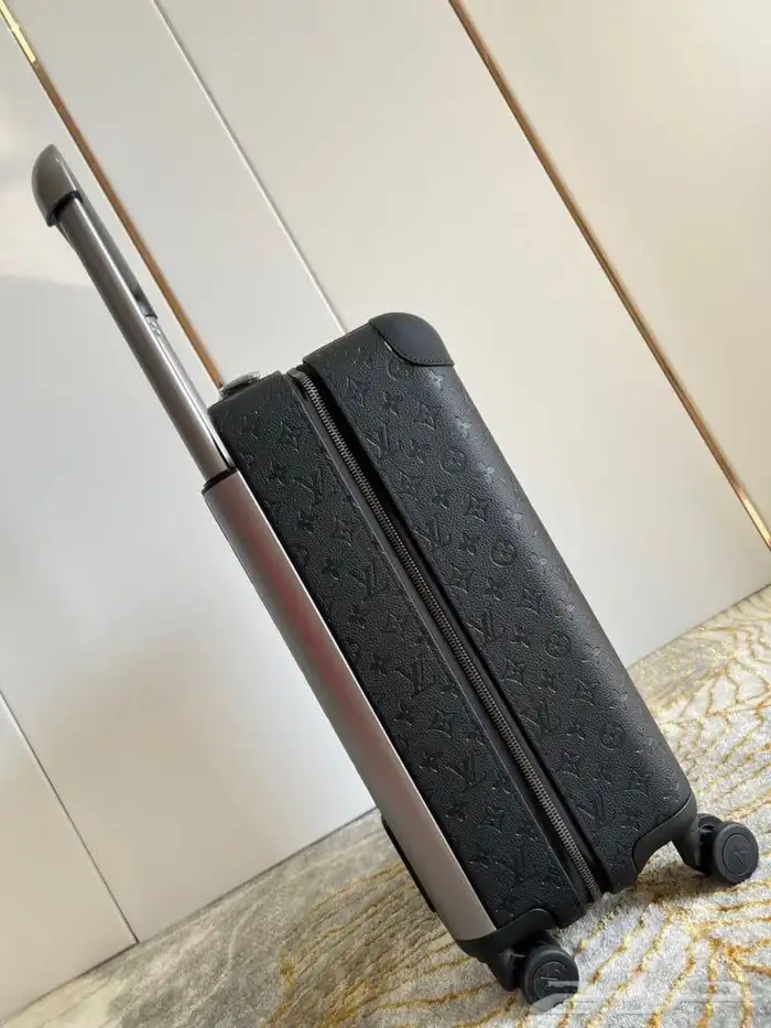 شنطة سفر لويس فيتون 55 سم داخل الطائره LOUIS VUITTON 2