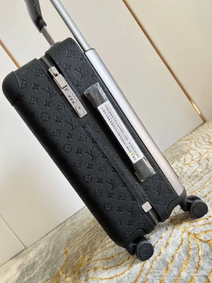 شنطة سفر لويس فيتون 55 سم داخل الطائره LOUIS VUITTON 6