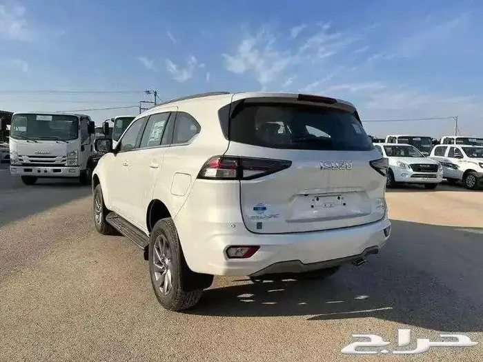 ايسوزو ام يو اكس فل كامل ابيض 2024 2