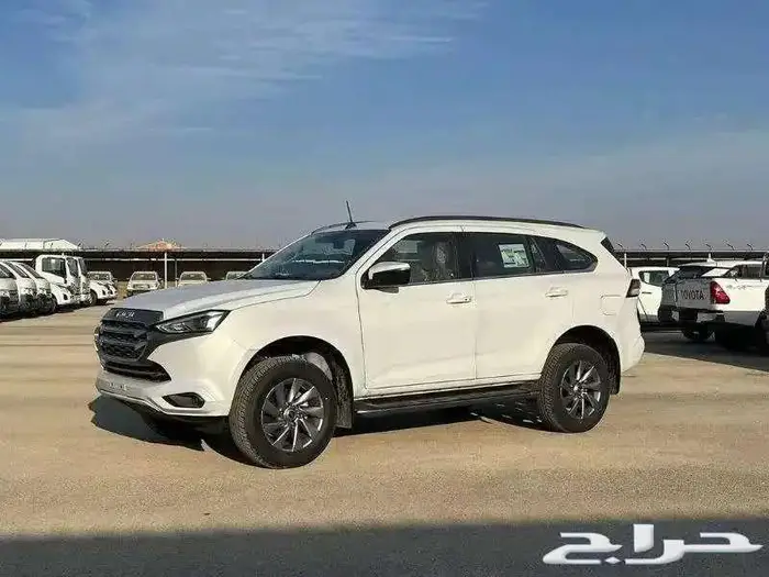 ايسوزو ام يو اكس فل كامل ابيض 2024 1