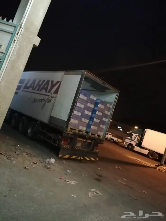 تريلات جاهزة للتحميل جدة و الدمام و الرياض ستاير و برادات 25