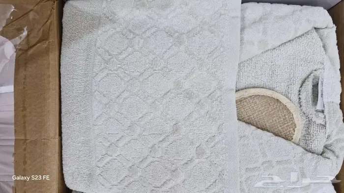 طقم رول حمام لون ابيض ورمادي فاتح 1