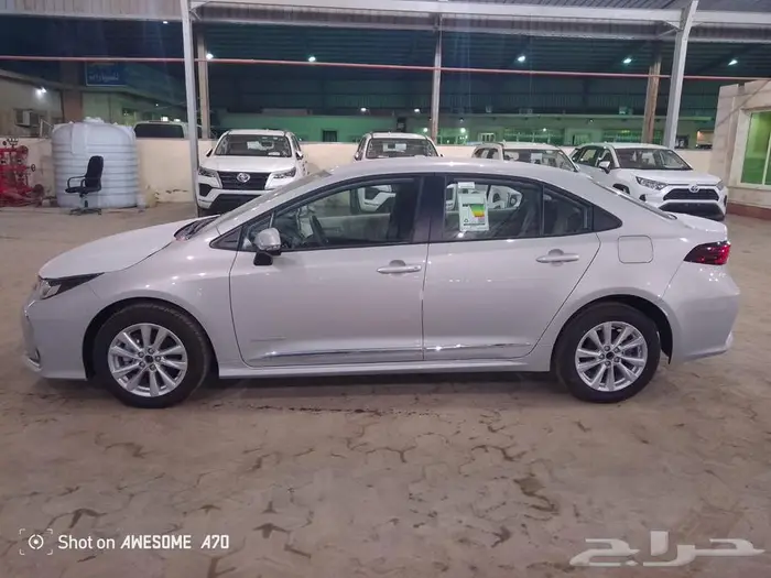 تويوتا كرولا ستاندر 2.0 طيس بنزين 2025 ابيض  فضي  رصاصي 3