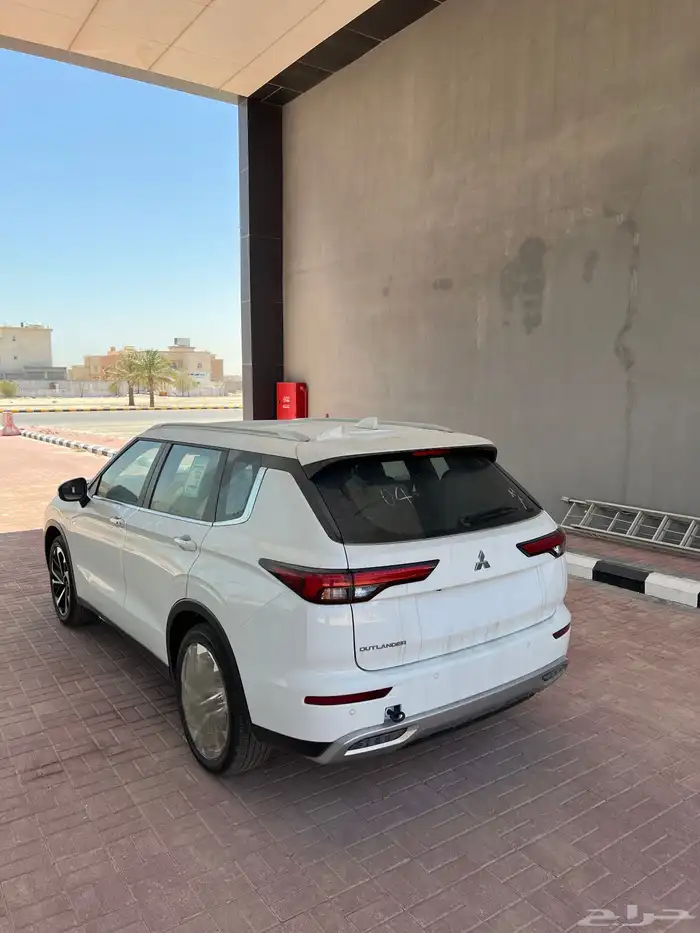 ميتسوبيشي اوتلاندر 2025 نص فل ب 112900 حصري عرض 4