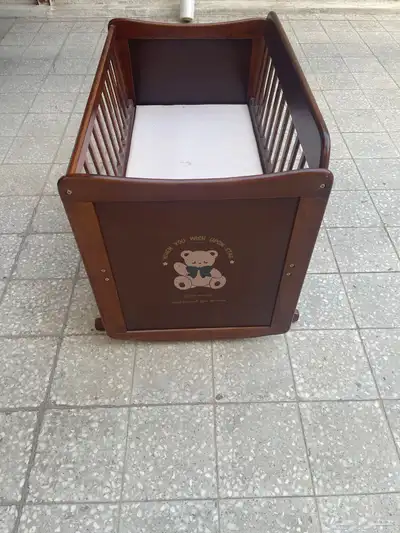 سرير اطفال نوع فاخر وميزه هزاز 0