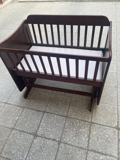 سرير اطفال نوع فاخر وميزه هزاز 2