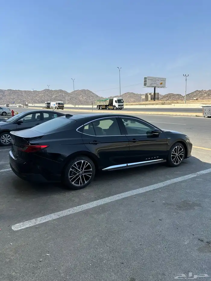 كامري 2025 لومير اصفار لون اسود مباعه 11