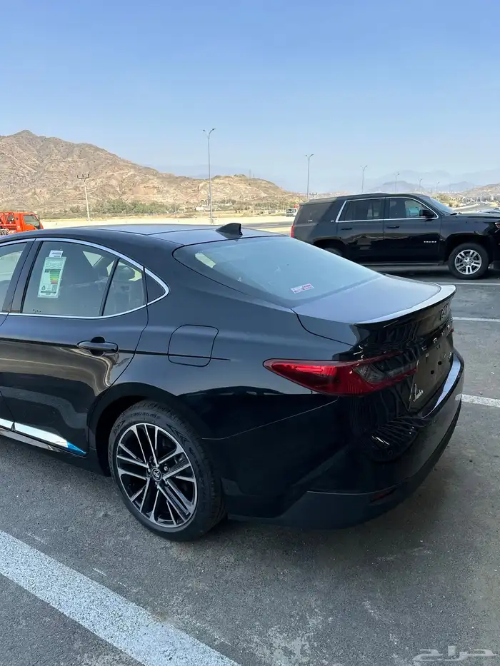 كامري 2025 لومير اصفار لون اسود مباعه 3