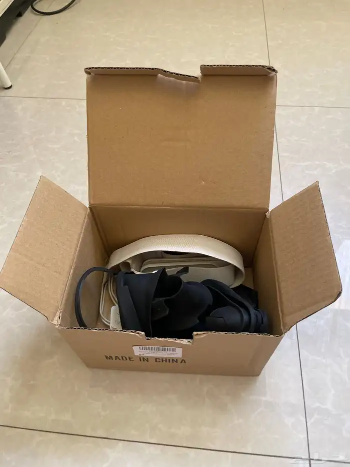 جهاز نظاره واقع افتراضي oculus quest 2 مستخدم 2