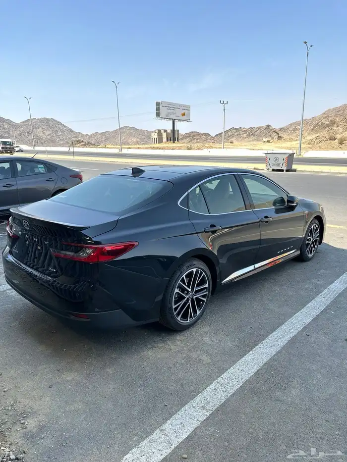 كامري 2025 لومير اصفار لون اسود مباعه 10